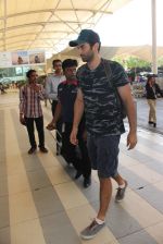 Aditya Roy Kapoor snapped at the airport in Mumbai on 26th Feb 2016